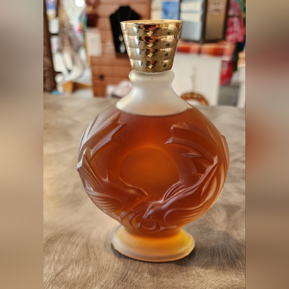 Avon Vintage Skin So Soft 6 fl. Oz bath oil Glass Doves Bottle